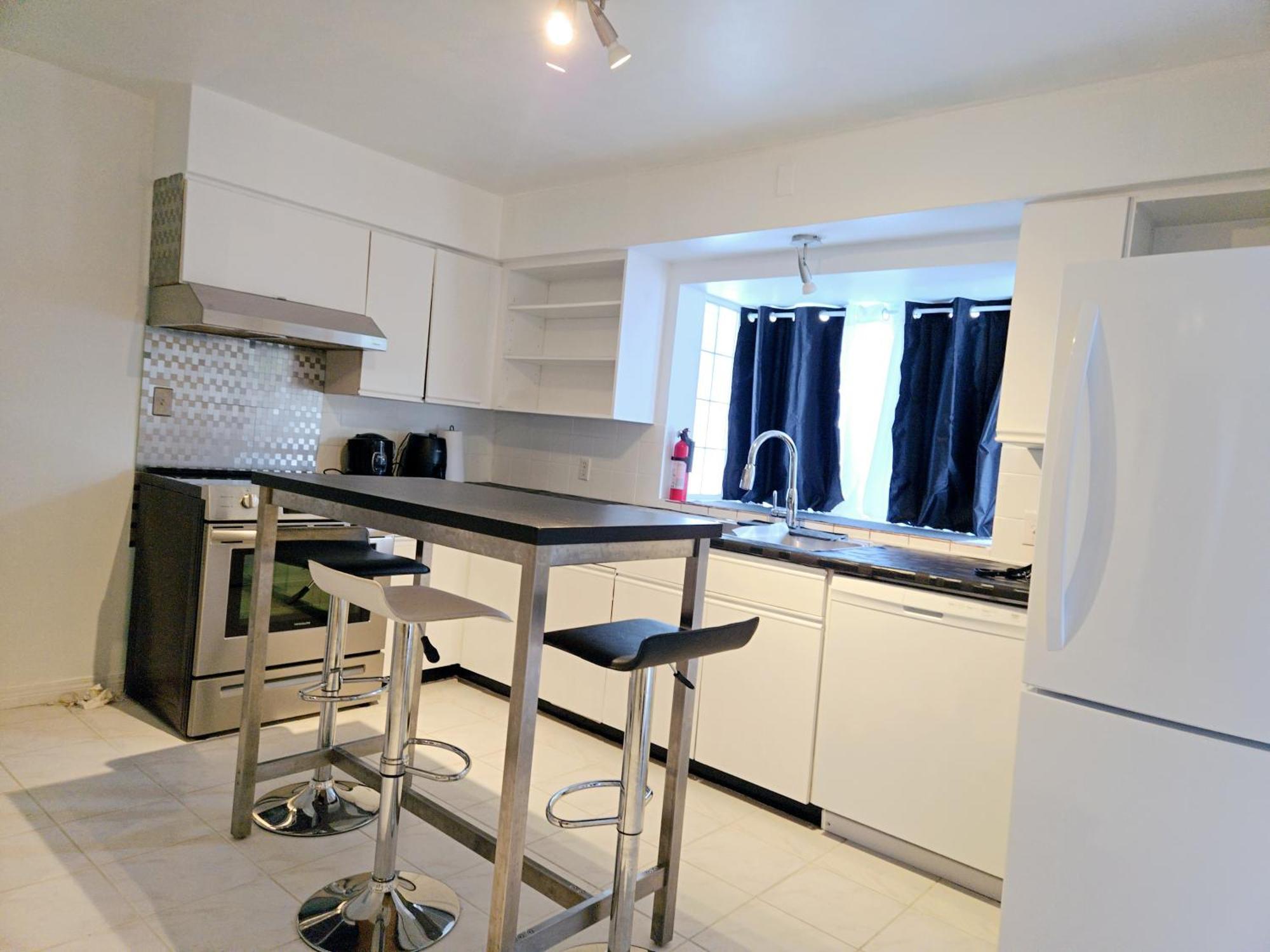 Lovely Cozy Room! With Attached Private Bath In The Heart Of Vancouver! Private Parking & Self Check-In! Exterior photo