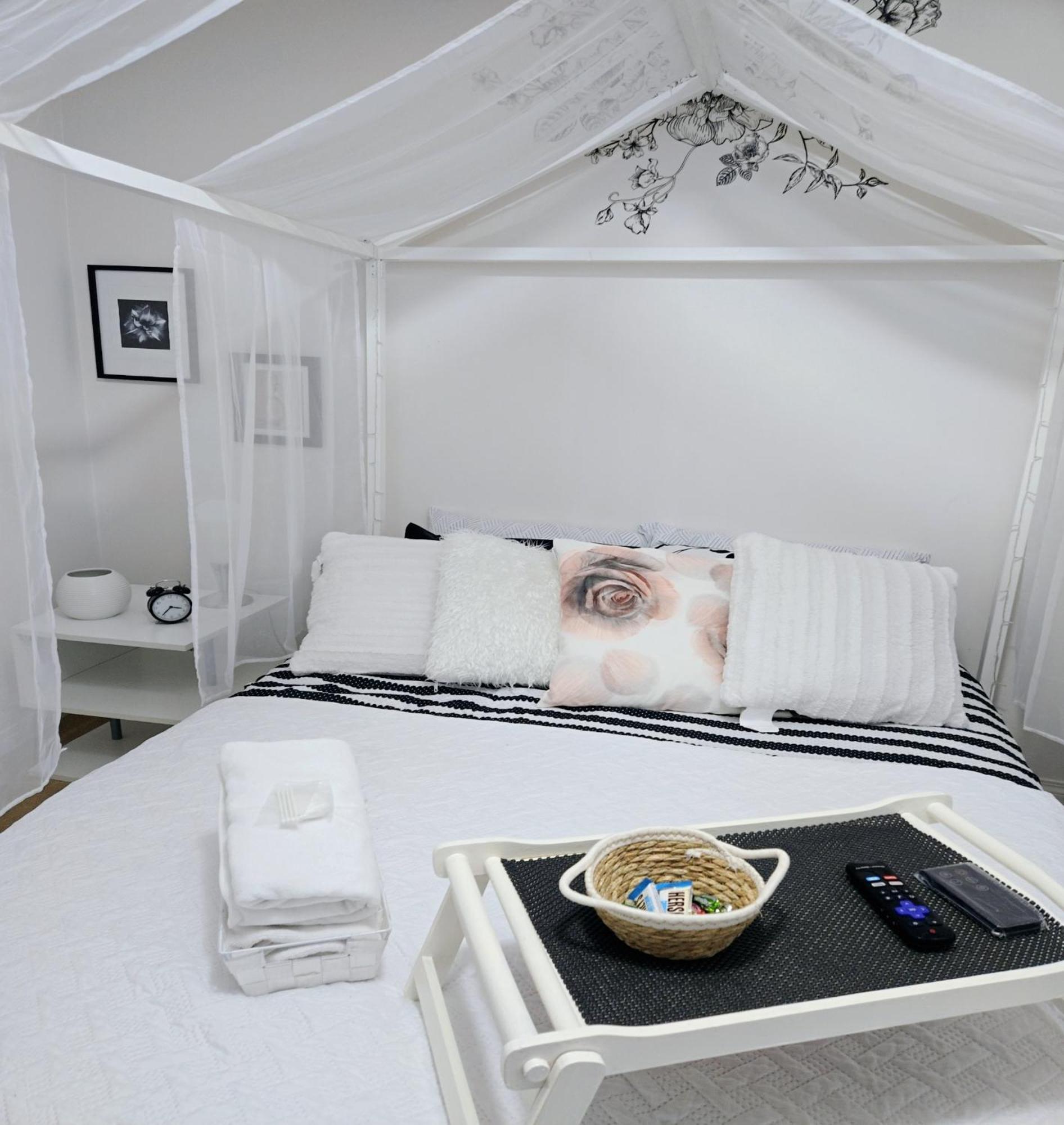 Lovely Cozy Room! With Attached Private Bath In The Heart Of Vancouver! Private Parking & Self Check-In! Exterior photo